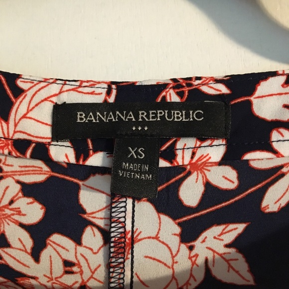 Banana Republic Factory semi-sheer three-quarter sleeve blouse. XS - Picture 4 of 4